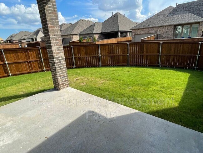 Building Photo - 13969 Falcon Ranch Dr