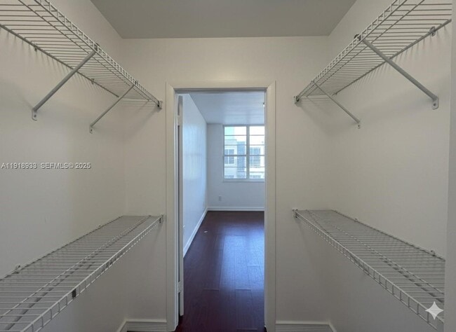 Building Photo - 100 Lincoln Rd