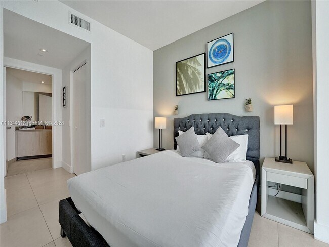 Building Photo - 4111 S Ocean Dr