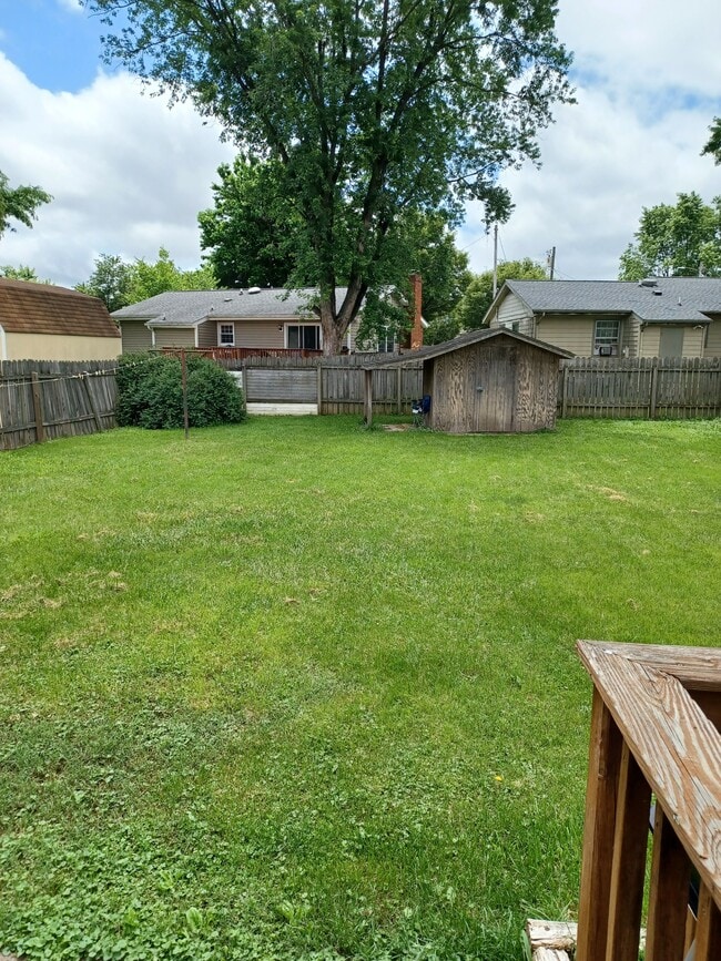 Building Photo - 557 Eagle Dr