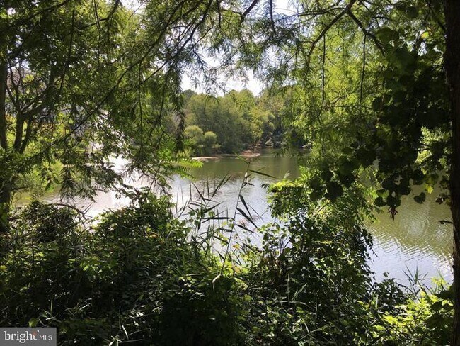 Building Photo - 185 Daylesford Blvd