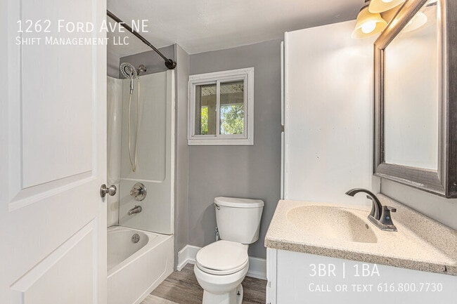 Building Photo - 1262 Ford Ave NE