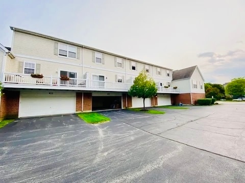 Building Photo - 613 N Hidden Prairie Ct