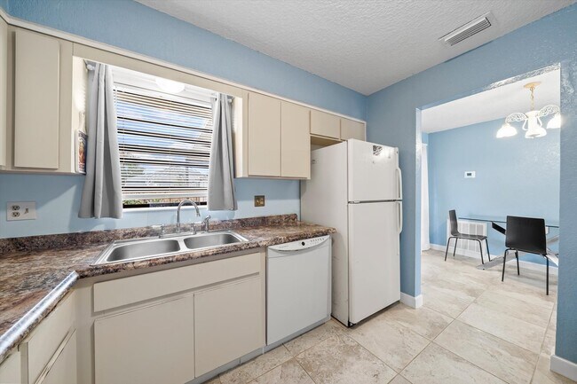 Building Photo - 701 Elmont St NW