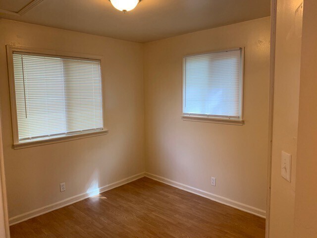 Building Photo - $910.00 - 2 Beds | 1 Bath House in Burton with a basement & deck