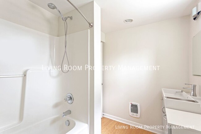 Building Photo - Bright Oversized Basement Apartment in Alb...