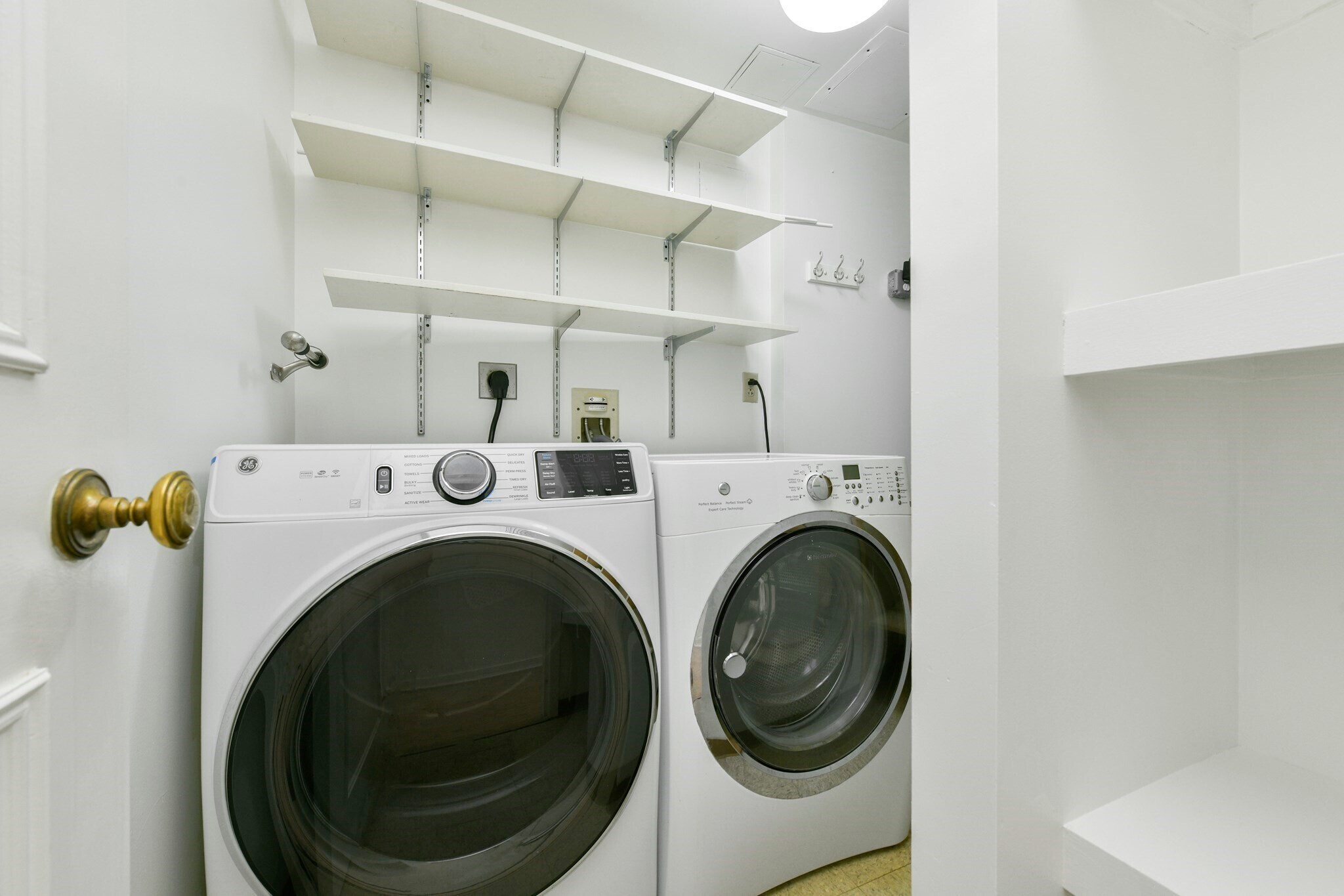 Building Photo - 220 Boylston St