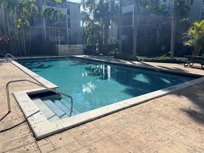 Building Photo - 6900 N Kendall Dr