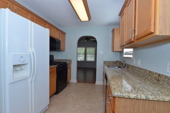 Building Photo - Beautiful Corner Lot Home in Plum Creek