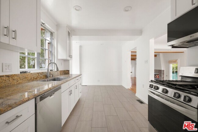 Building Photo - 2980 Haddington Dr