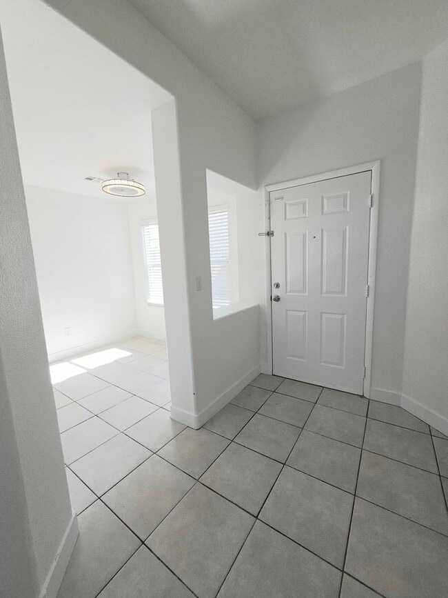 Building Photo - Gated Westpark Townhome | 3 Bed | 3 Bath | 2-Car Garage