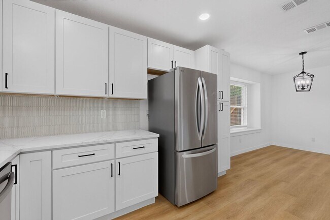 Building Photo - Gem In Flower Mound Waiting On You!!!