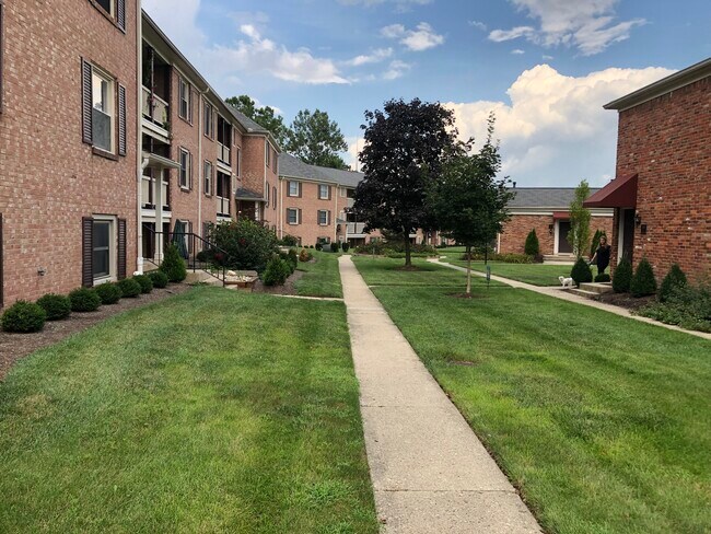 Building Photo - 1008 Manor Ln