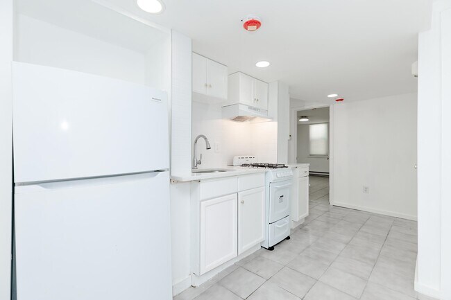 Building Photo - 121 67th St