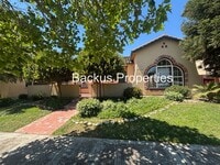 Building Photo - 11 Huerta Ave