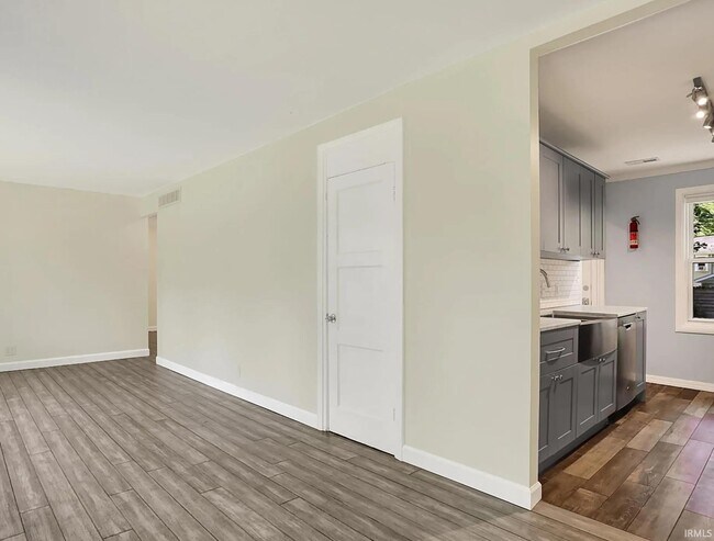 Building Photo - 1604 E University St