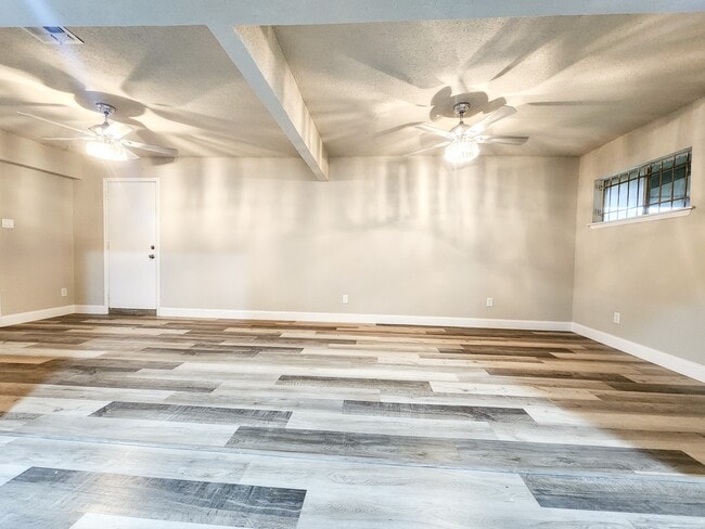 Building Photo - 9750 Hillis St