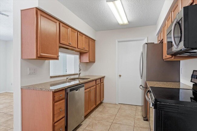 Building Photo - 3902 NW Cinnamon Tree Cir