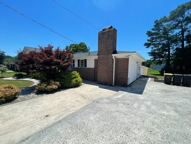Building Photo - 51 Lyons Dr NW