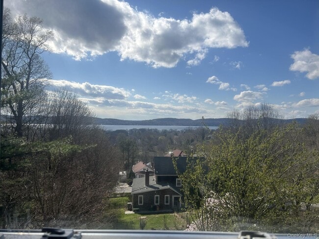 Building Photo - 8 Ridge St