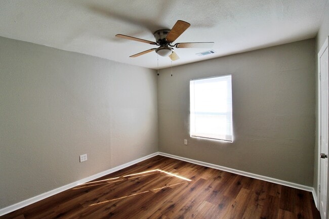 Building Photo - 306 Pullen St