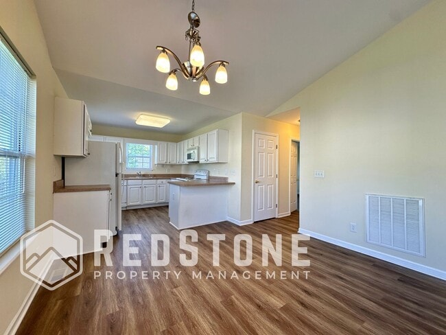 Building Photo - 812 Jennings Berry Dr