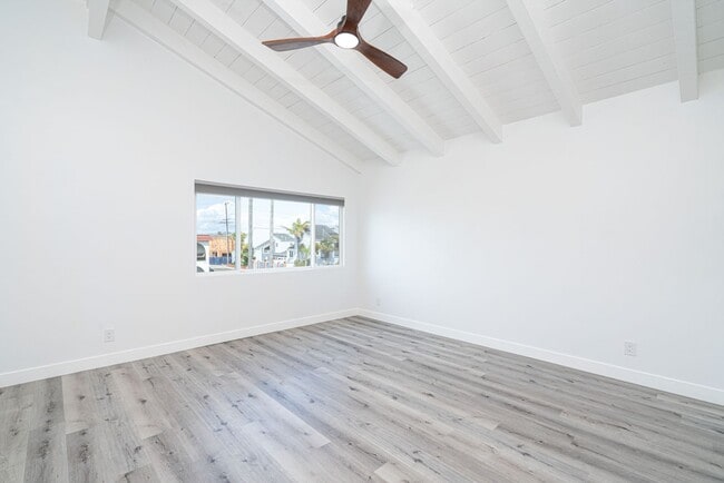 Building Photo - 905 W Balboa Blvd