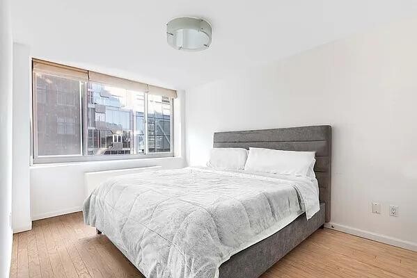 Building Photo - 520 W 23 St