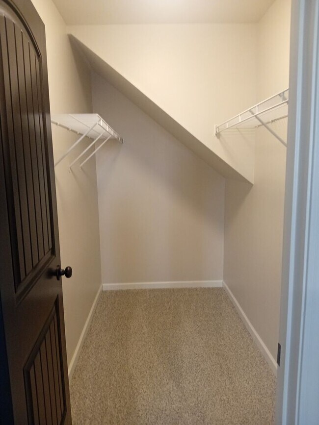 Building Photo - Spring Lake