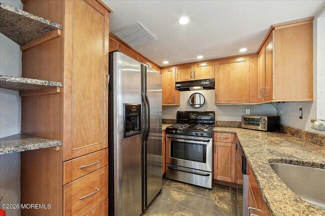 Building Photo - 140 Northrup Dr