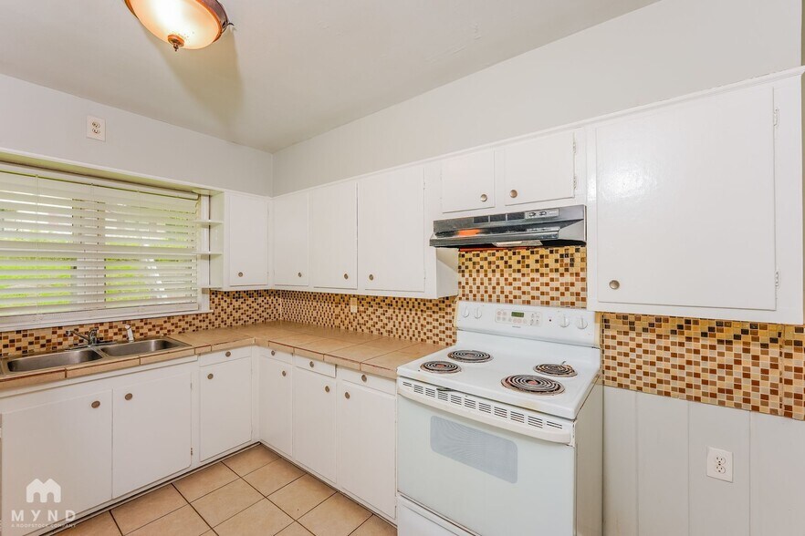 Building Photo - 510 9th Ave