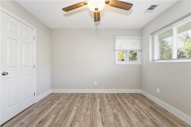 Building Photo - 1735 Carter Cir