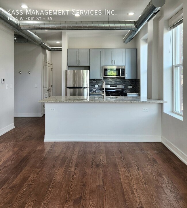 Building Photo - 1444 W Erie St