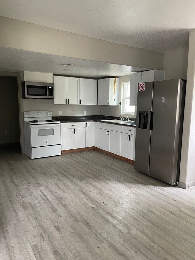 Primary Photo - 3 Bedroom Home - Exeter