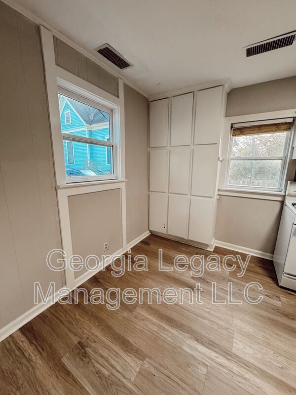 Building Photo - 275 Boulevard Heights