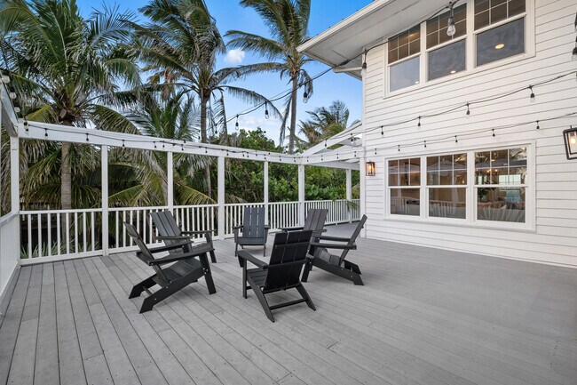 Building Photo - 12376 Jimmy Buffett Mem Hwy