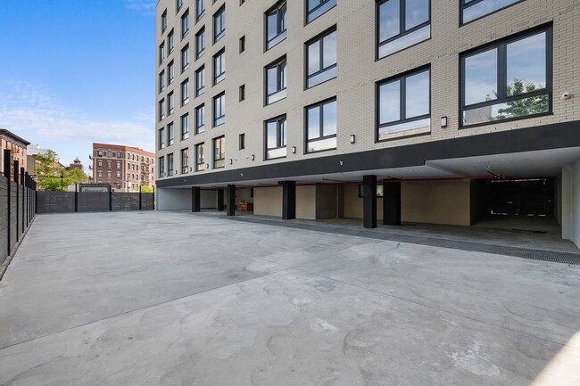 Building Photo - 2321 Belmont Ave