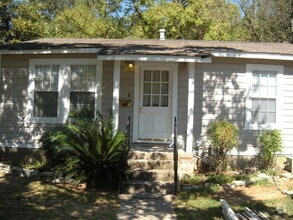 Building Photo - CUTEST COTTAGE IN ROSEDALE - 2BD 1BA $2100