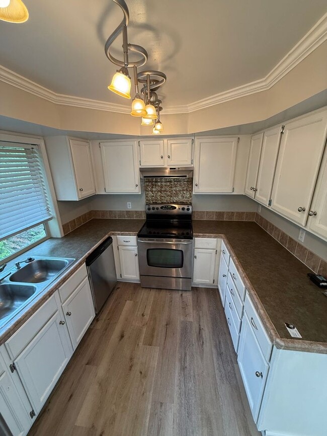 Building Photo - Stylish & Spacious West Salem Home 3Bed/2Bath