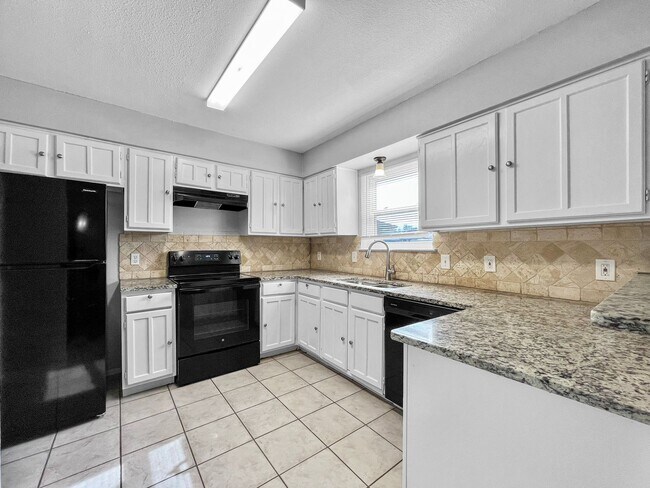 Building Photo - Updated 3-Bed Woodlake Home with Study & Covered Patio