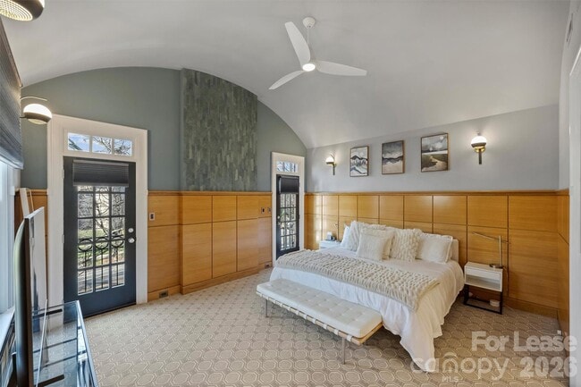 Building Photo - 1124 Dilworth Crescent Row