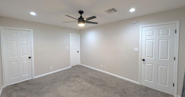 Building Photo - 2 Bedroom Condo Unit in the Colonia Coronita Chandler Townhomes Community Near E Chandler Rd and ...