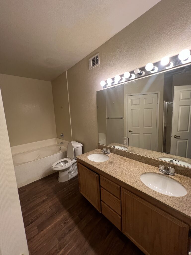 Building Photo - 10550 W Alexander Rd