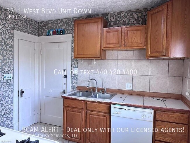 Building Photo - Comfy and cozy 2 bed 1 bath lower unit wit...