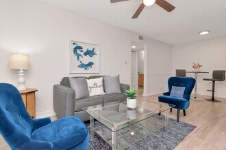 Building Photo - Ground Floor 1 BR + Den in Brandon with Resort Amenities