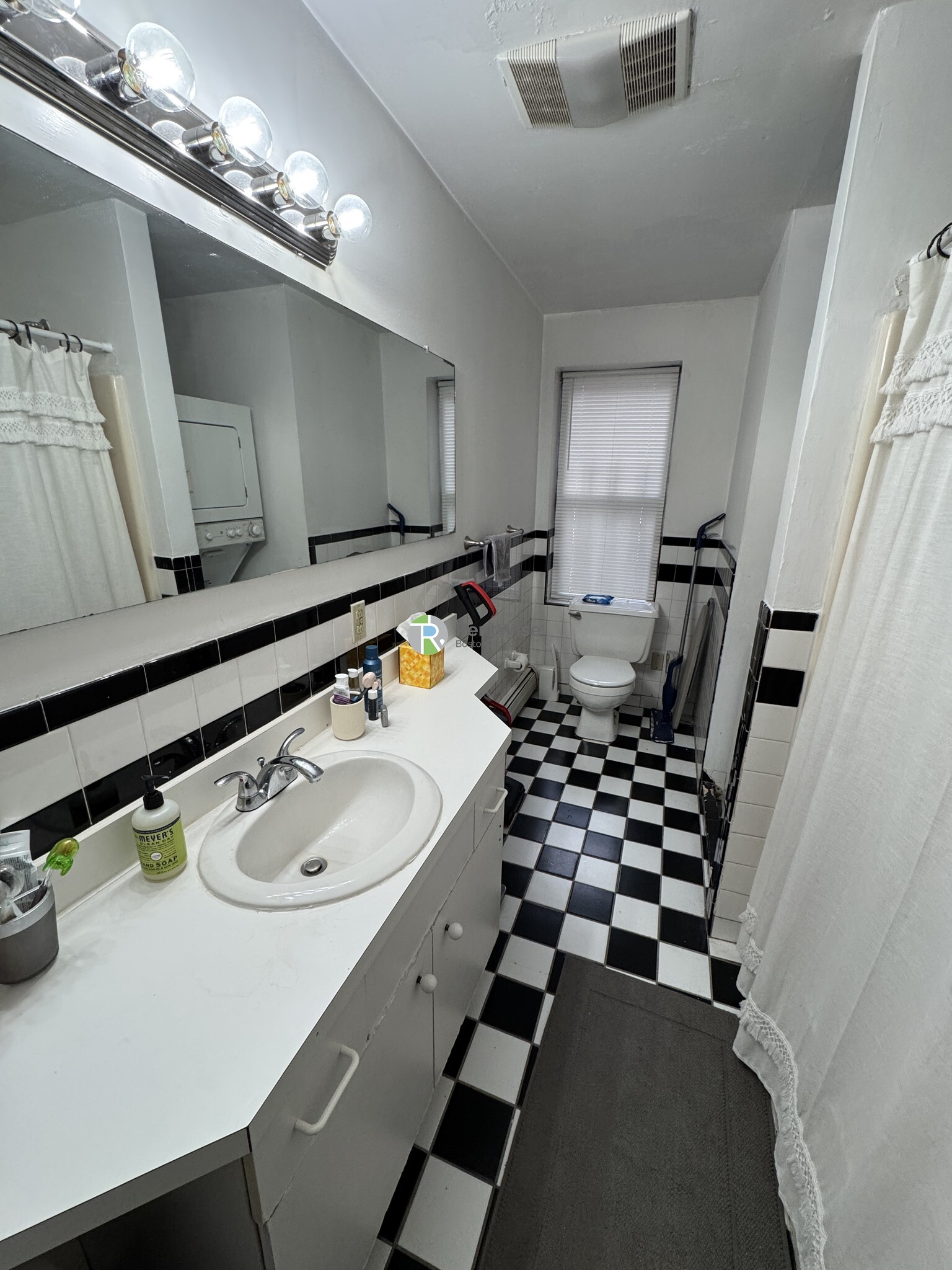 Building Photo - 24 St Cyprians Pl