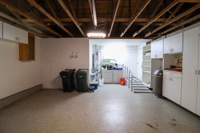 Building Photo - 1050 Pacifica Dr