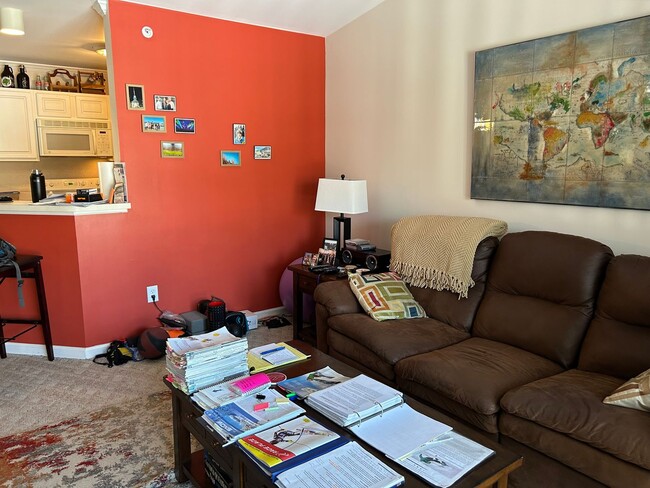 Building Photo - 215 S Knollwood Dr