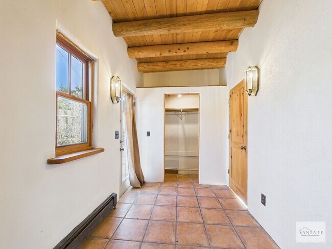 Building Photo - 10 Metate Way