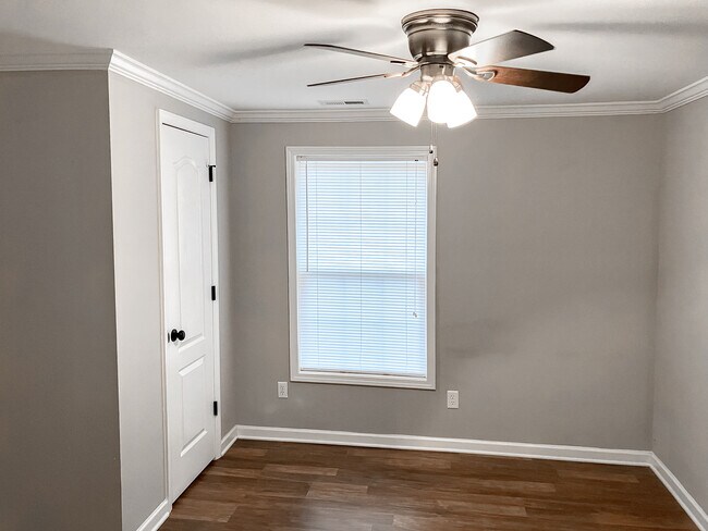 Building Photo - 1410 Beth St NW